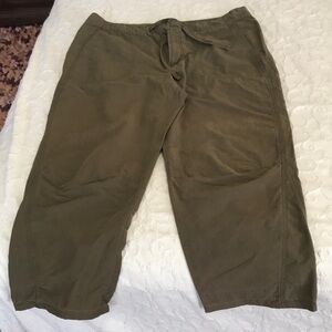 Columbia hiking pants size large. Brownish green. 70%Cotton